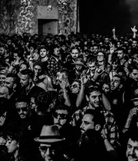 La foule réunie